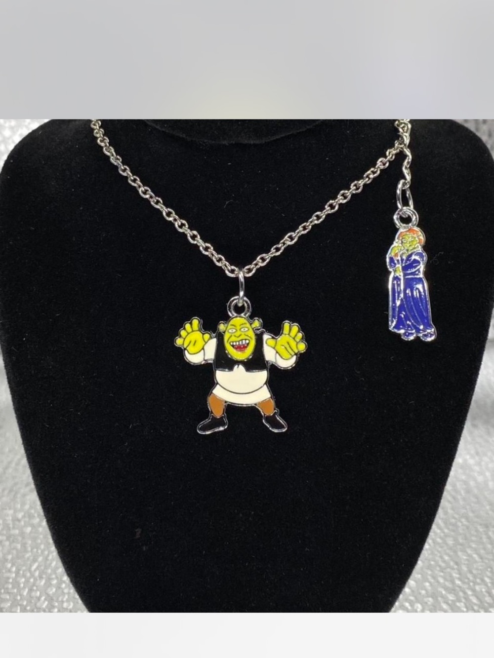 Disney *^* Shrek & Fiona  ^^^ Necklace *** Collector’s ***